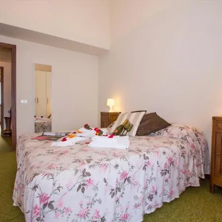 Apartament Griante Sleeps 6 *